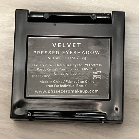 ❌SOLD❌Phase Zero Velvet Pressed Eyeshadow - Plum - Picture 4 of 7